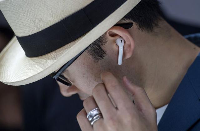 蘋(píng)果宣布推遲發(fā)售無(wú)線(xiàn)耳機(jī)AirPods，或因技術(shù)不過(guò)關(guān)